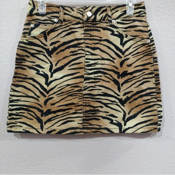 TOPSHOP Denim Tiger Print Skirt NWOT - Picture 2 of 11